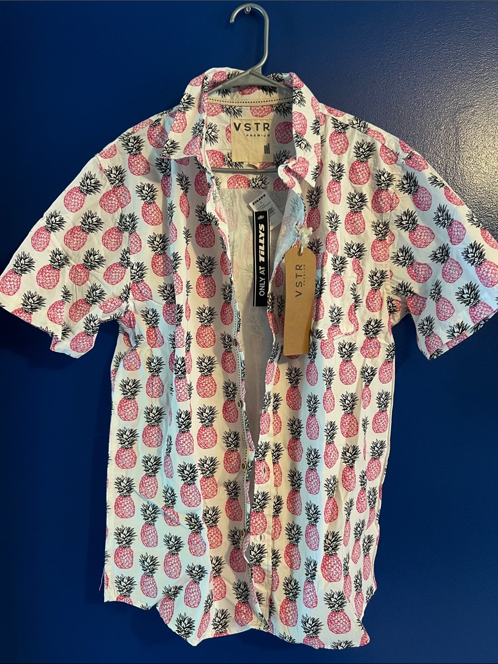 VSTR White Short-Sleeve Pineapple Print Button-Down Shirt - Pink Pineapple